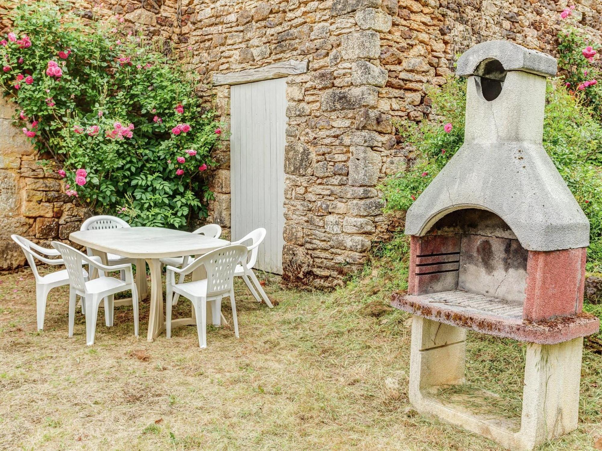 Cosy Holiday Home In Lantheuil With Garden Villefranche-du-Périgord المظهر الخارجي الصورة